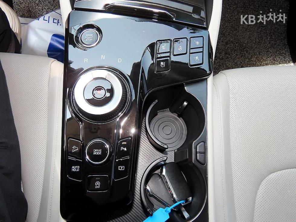 2022 - kia sportage