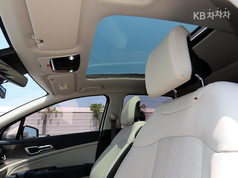2022 - kia sportage