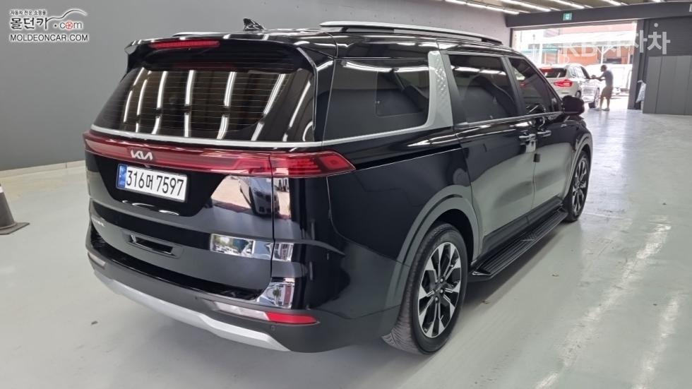 2023 - kia carnival