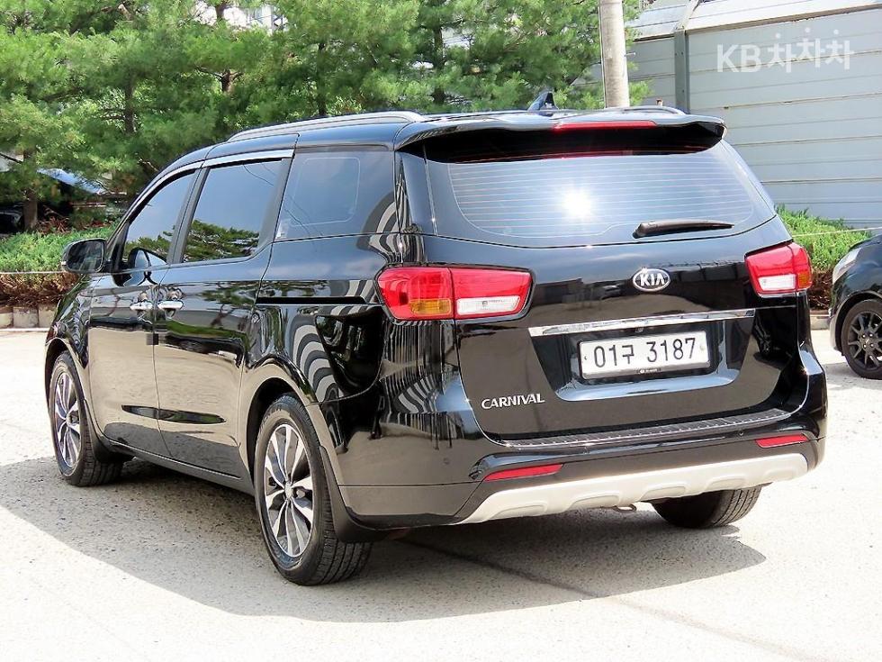 2018 - kia carnival