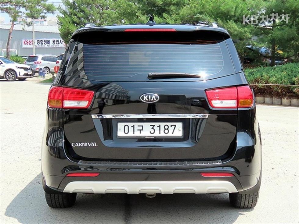 2018 - kia carnival