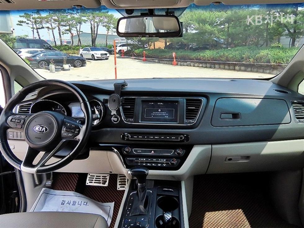 2018 - kia carnival