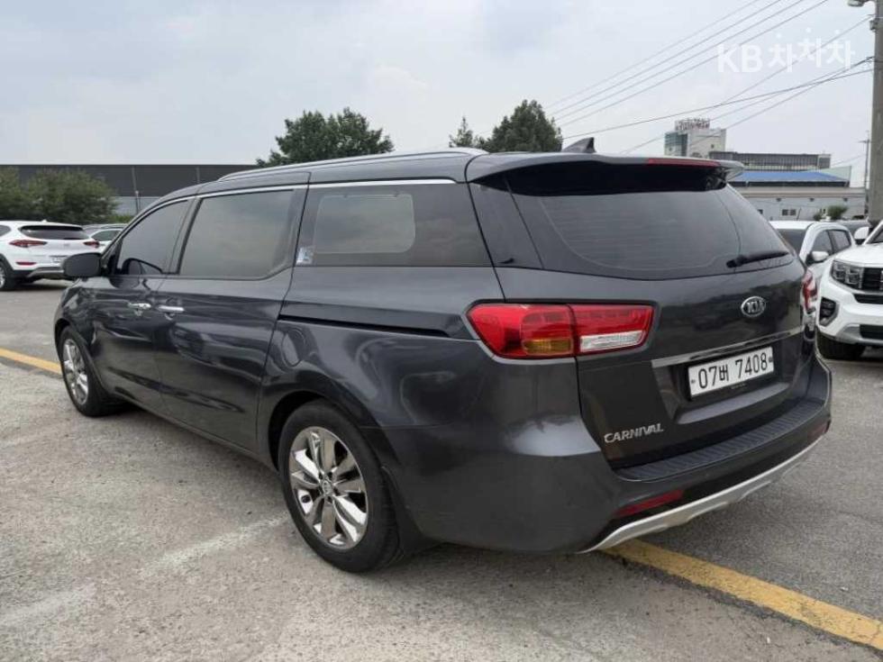 2018 - kia carnival