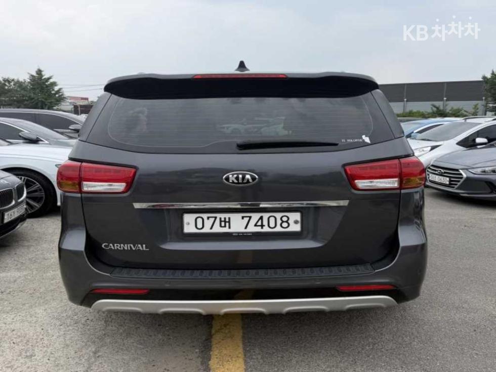 2018 - kia carnival