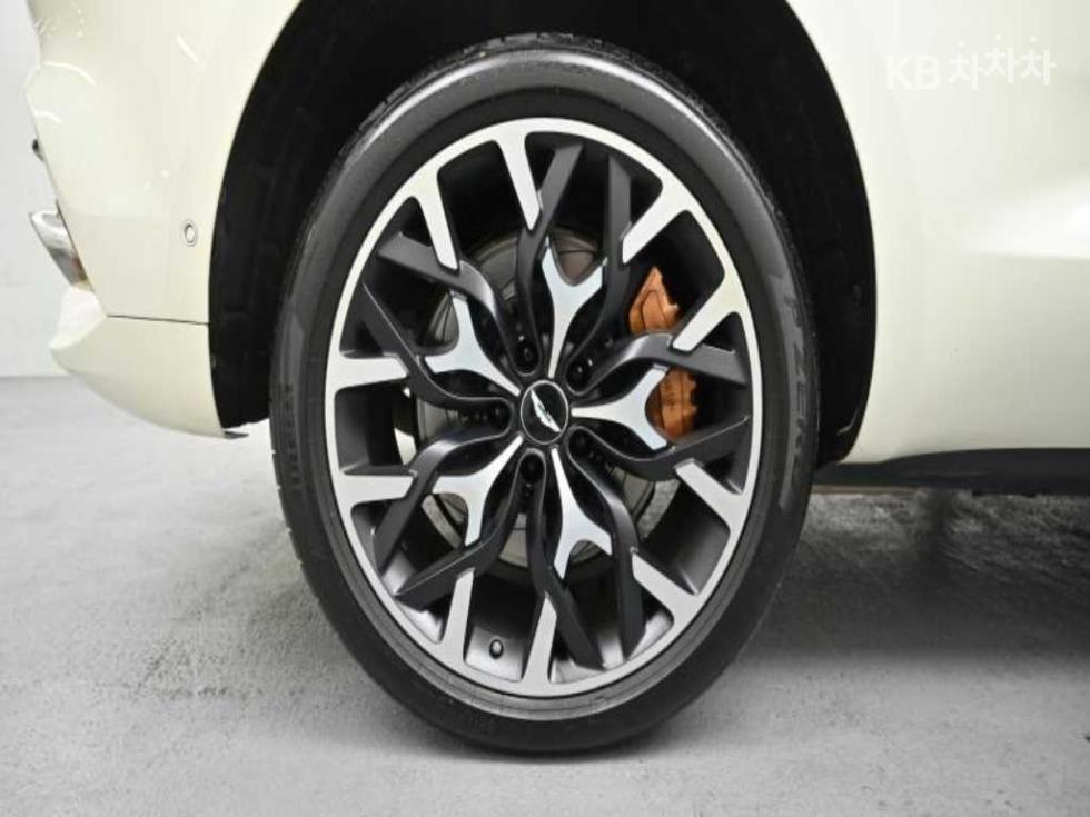 Aston Martin DBX — miniaturë 5