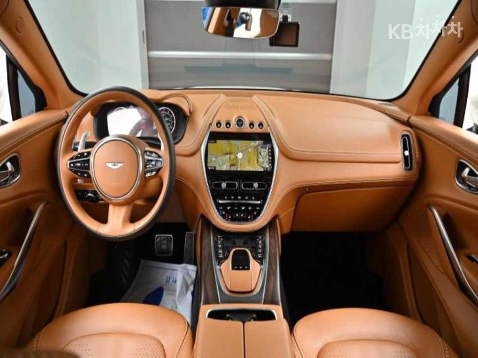 Aston Martin DBX — miniaturë 7