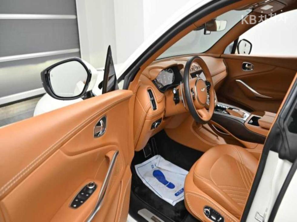Aston Martin DBX — miniaturë 11