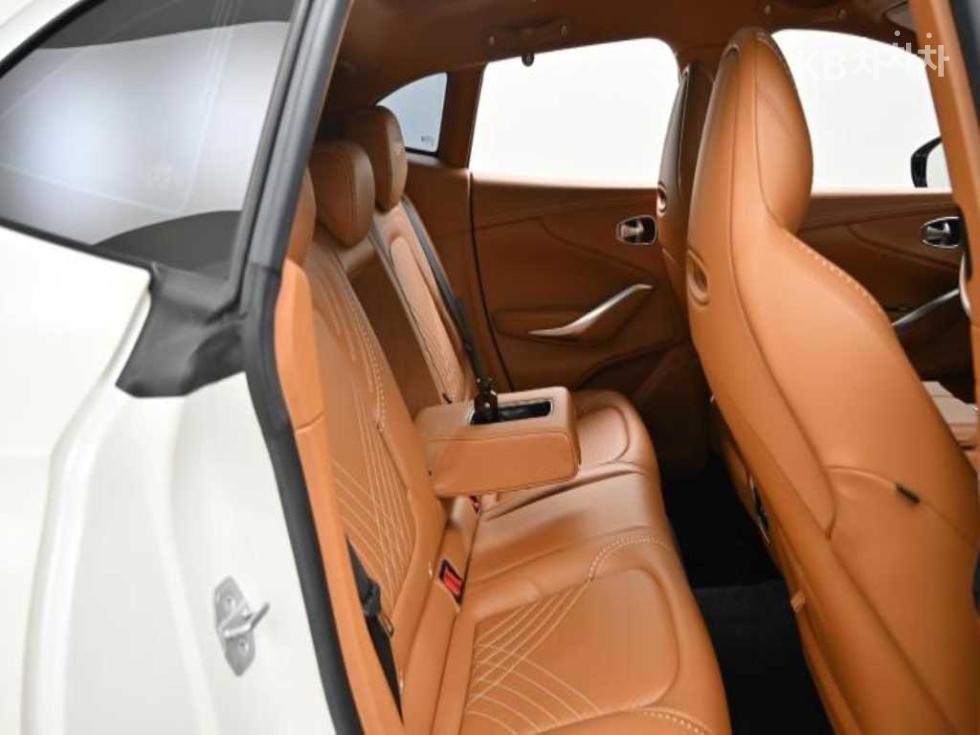 Aston Martin DBX — miniaturë 12