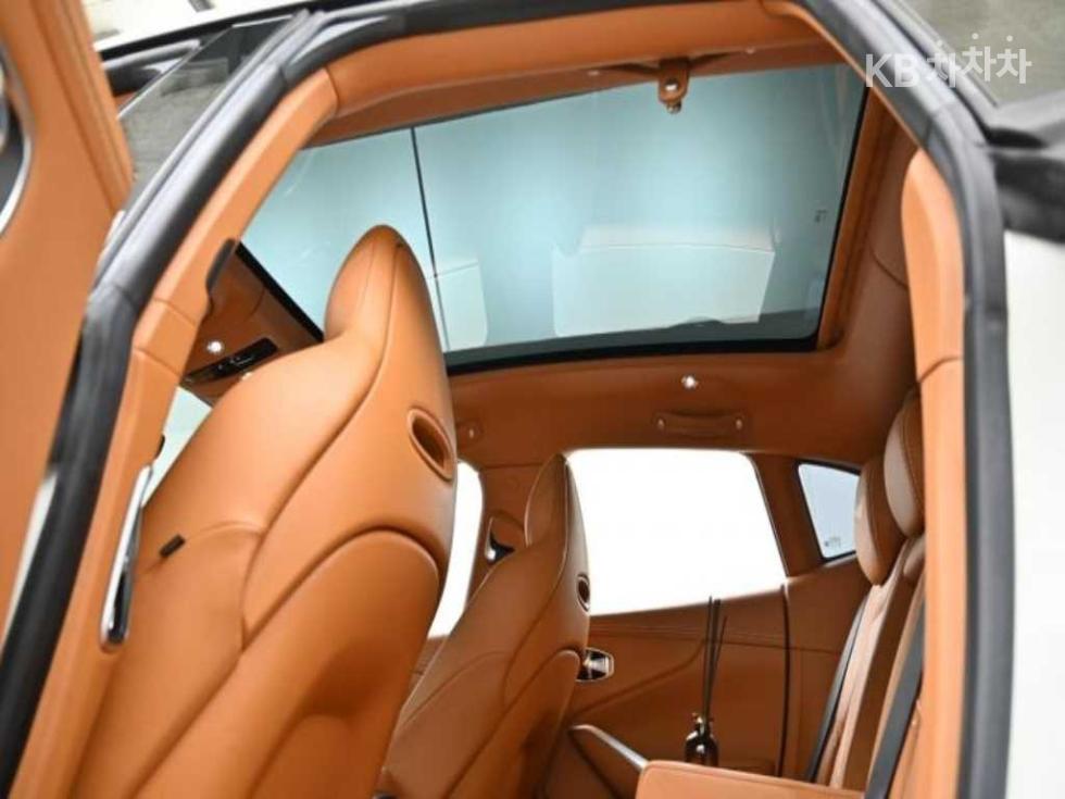 Aston Martin DBX — miniaturë 19