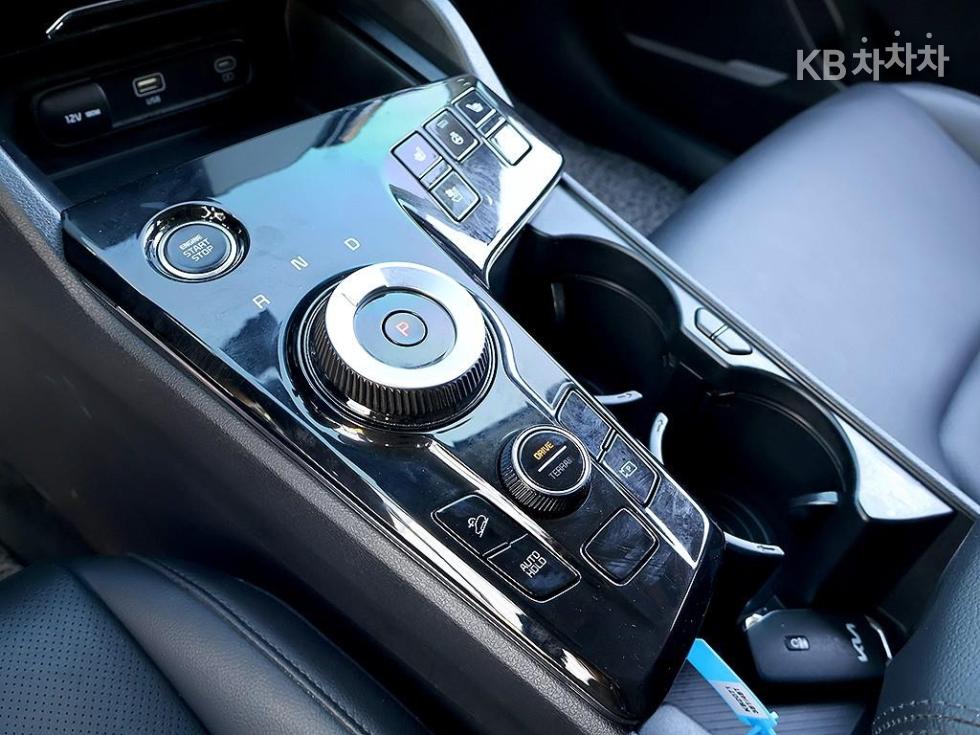 2023 - kia sportage
