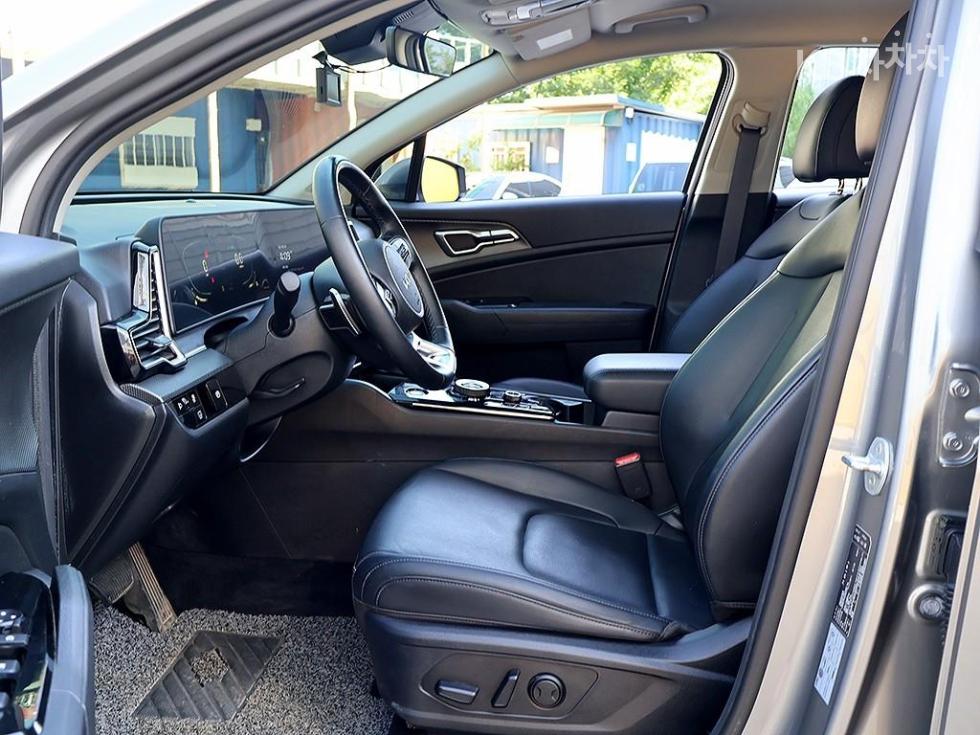 2023 - kia sportage