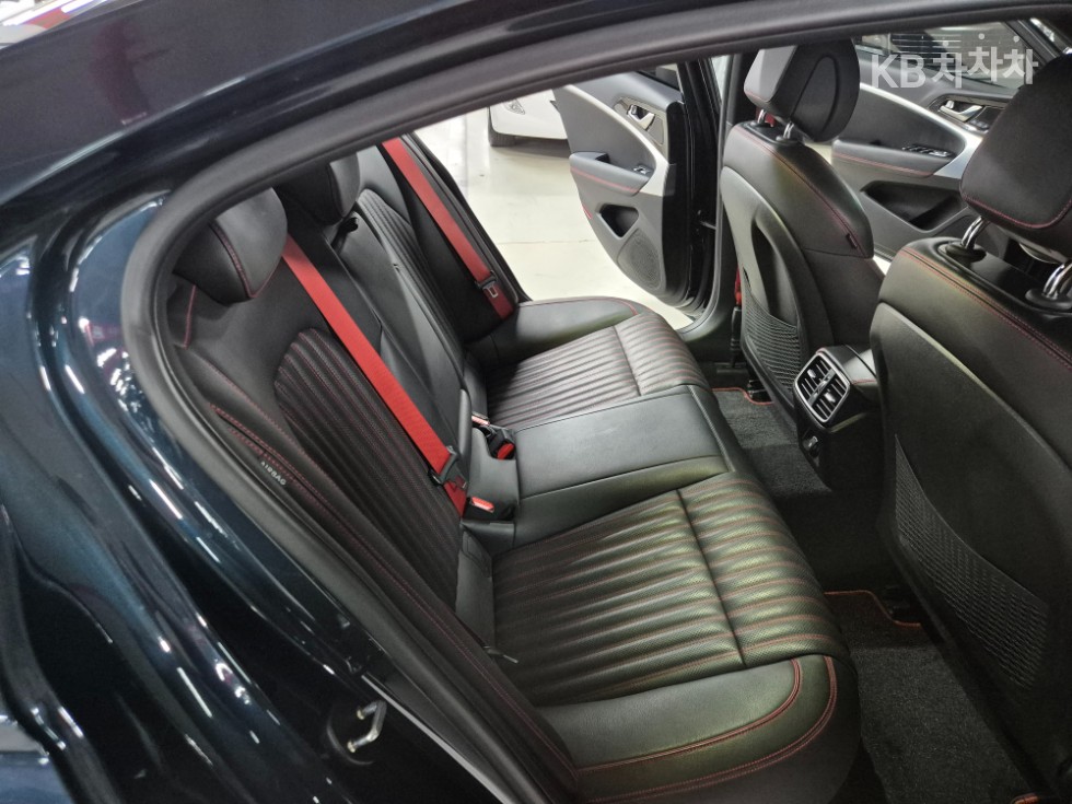 2021 Genesis G70 SPORT photo