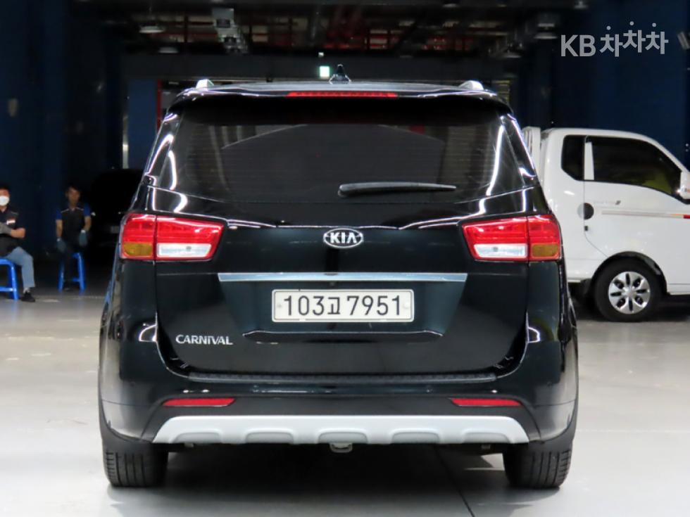 2018 - kia carnival