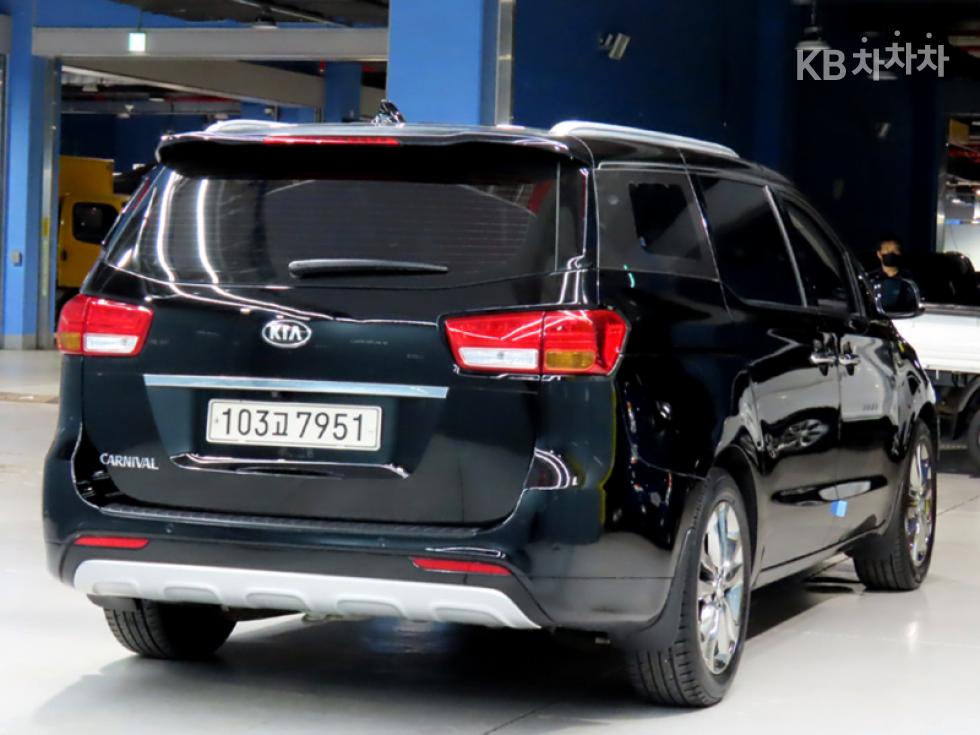 2018 - kia carnival
