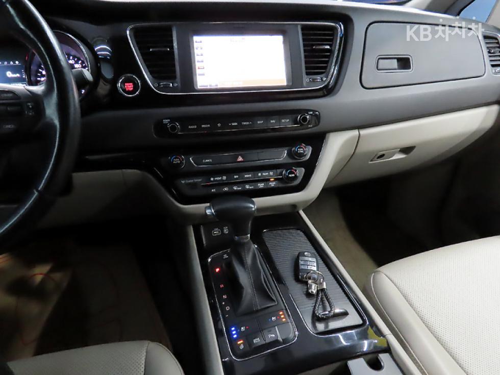 2018 - kia carnival