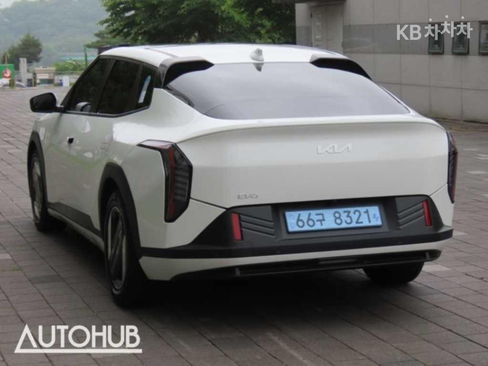 2026 - kia ev4