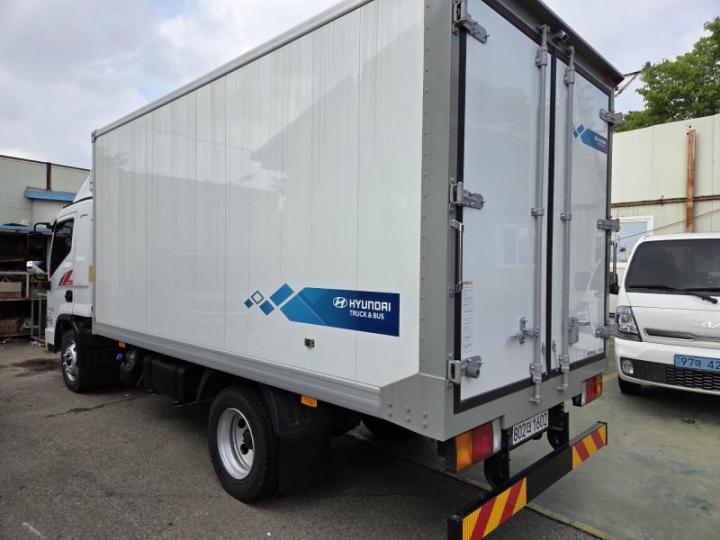Hyundai Mighty 2024 photo 2