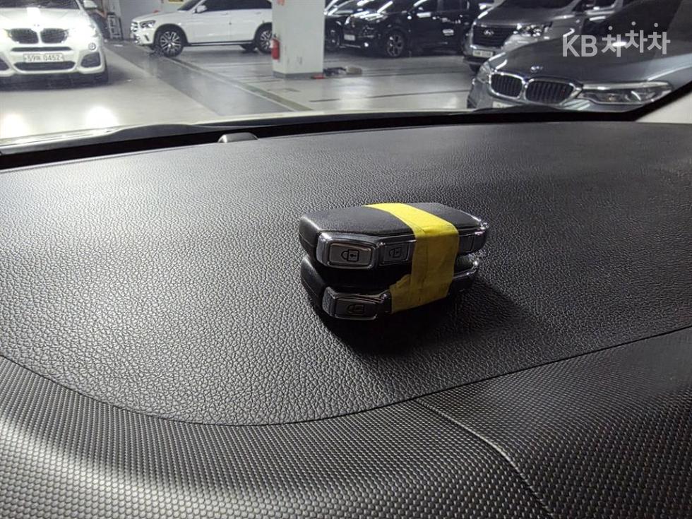 2023 - kia kia