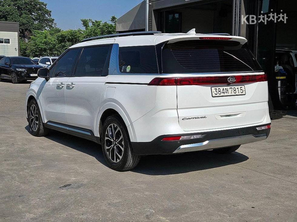 2021 - kia carnival