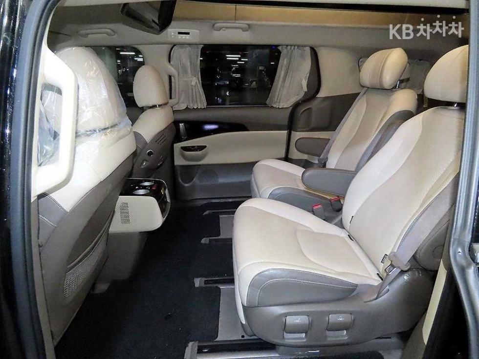 2023 - kia carnival