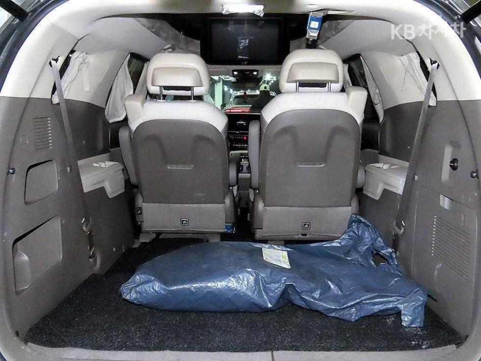 2023 - kia carnival
