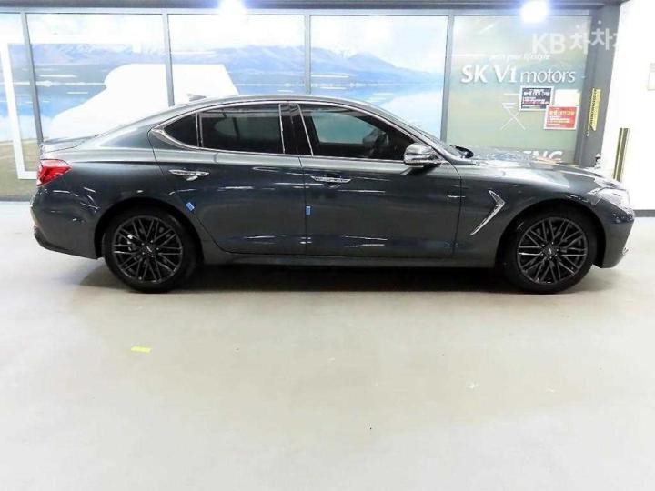 Genesis G70 2.0T Supreme 4
