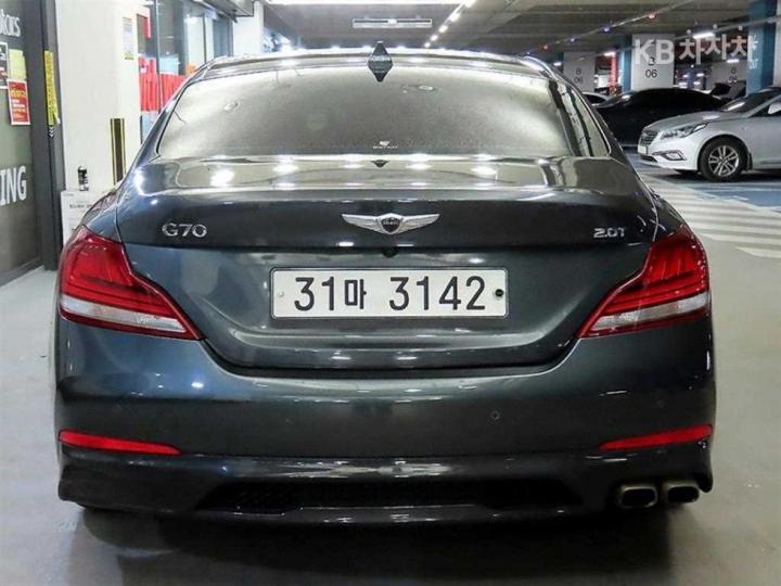 Genesis G70 2.0T Supreme 6