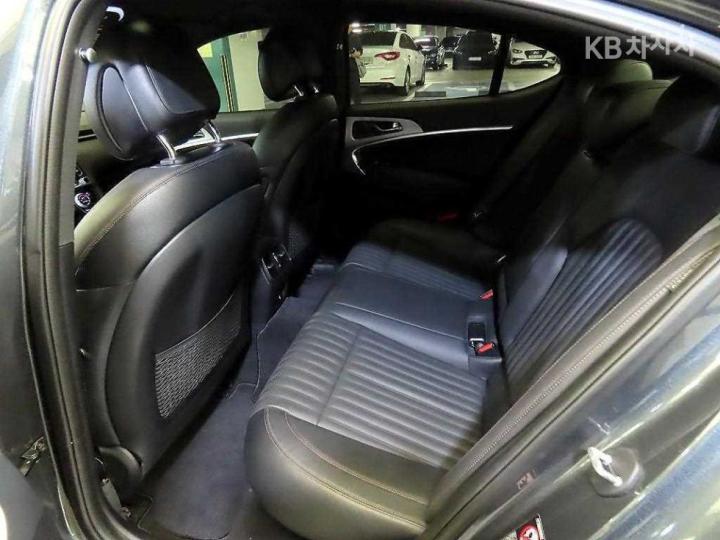 Genesis G70 2.0T Supreme 8
