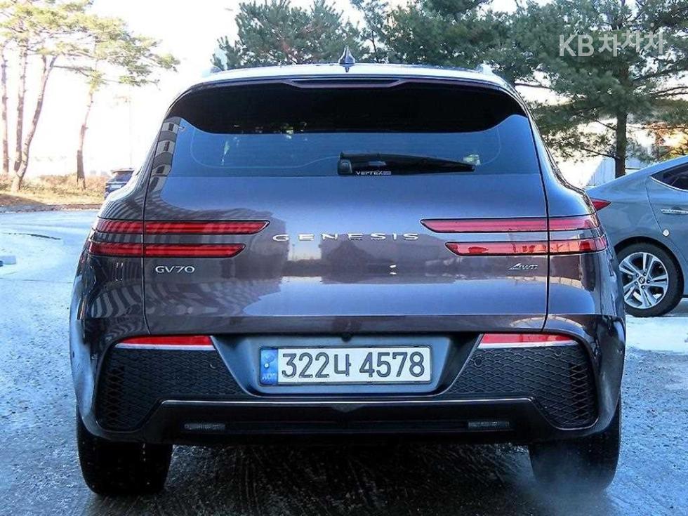 2021 Genesis GV70 photo