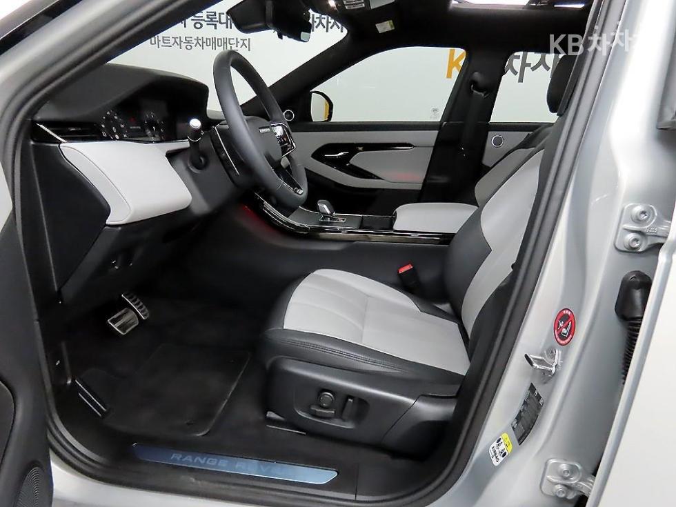 2025 Land Rover Used Car photo