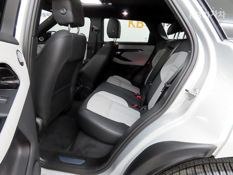 2025 Land Rover Used Car photo