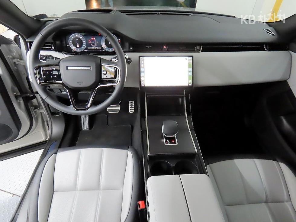 2025 Land Rover Used Car photo