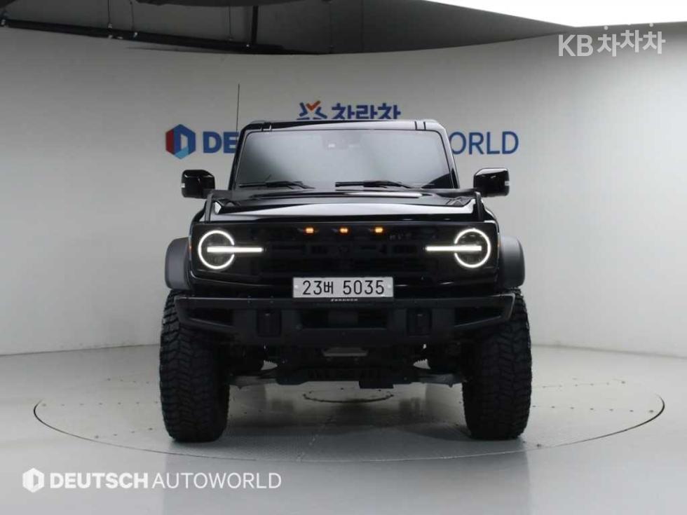 2023 - ford bronco