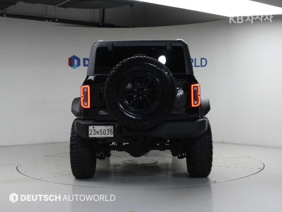 2023 - ford bronco