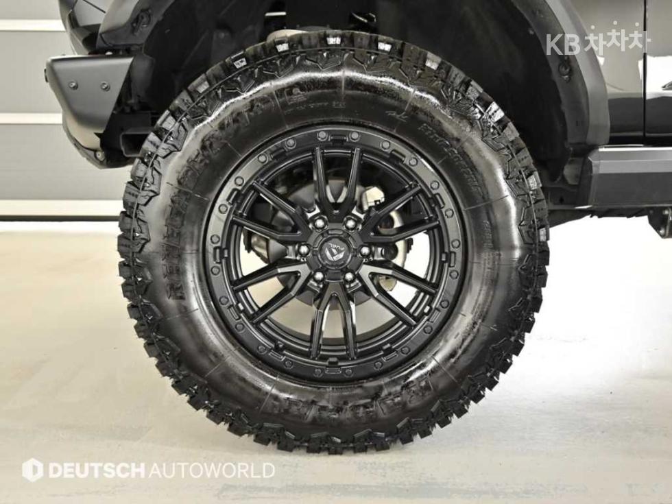 2023 - ford bronco