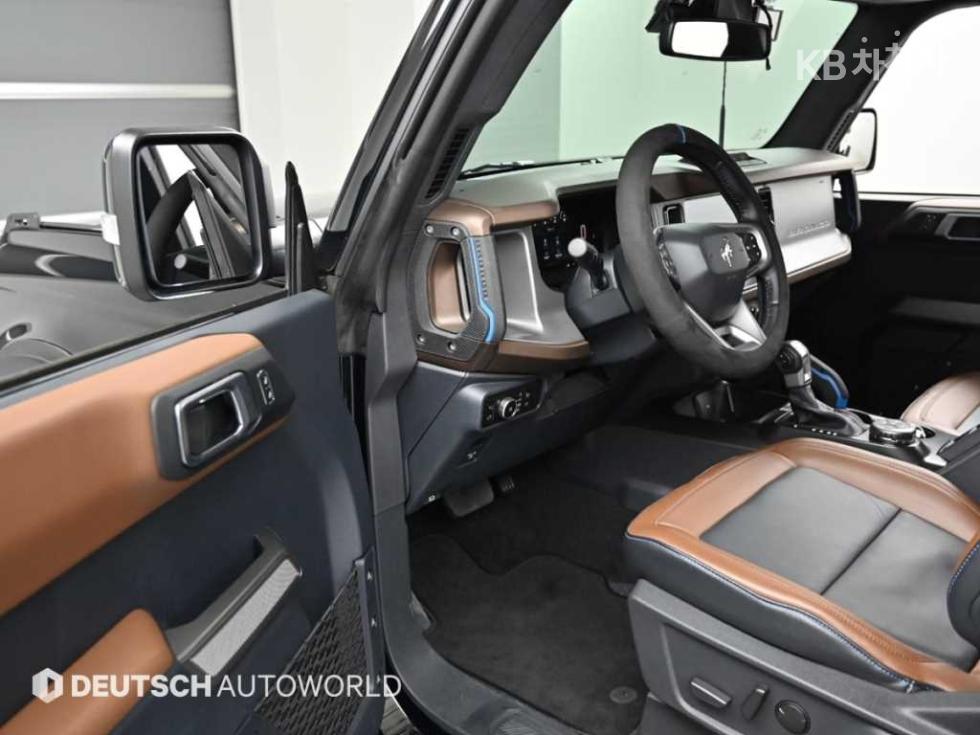 2023 - ford bronco