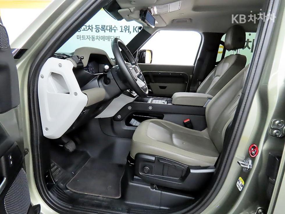 2021 Land Rover (L663) photo