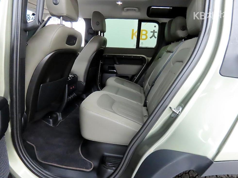 2021 Land Rover (L663) photo