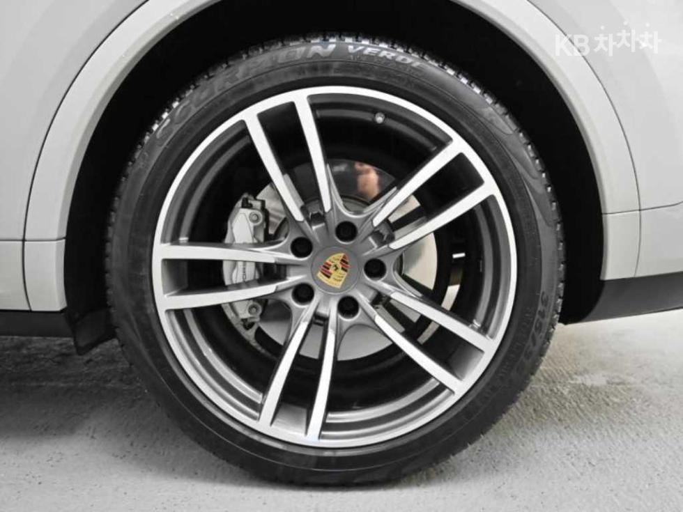 Porsche Cayenne — miniaturë 5