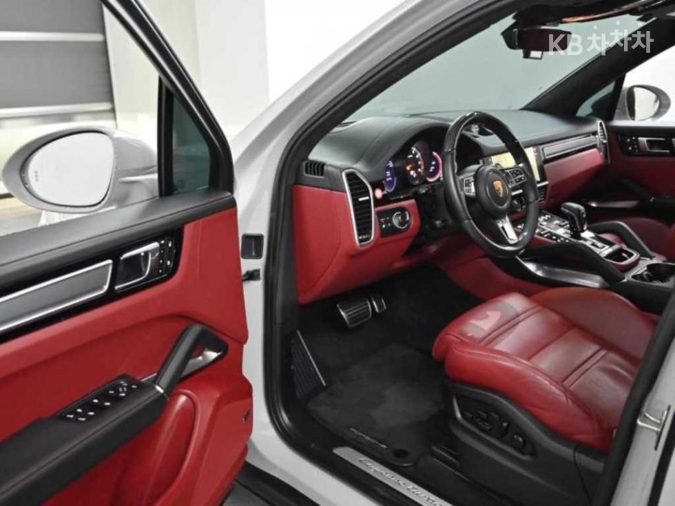Porsche Cayenne — miniaturë 9
