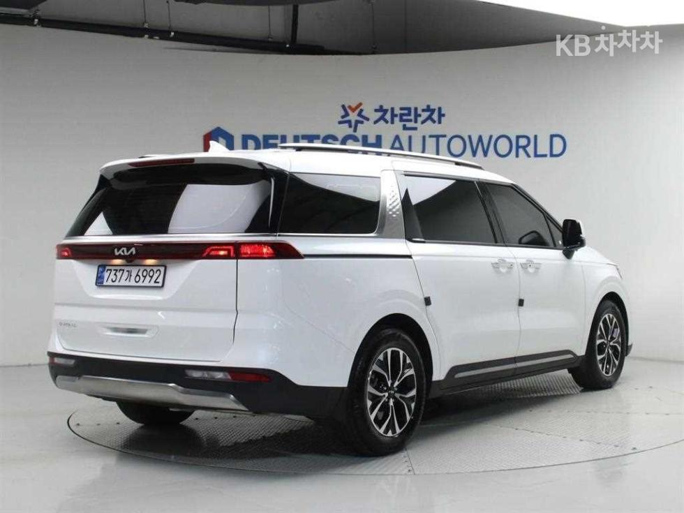 2023 - kia carnival