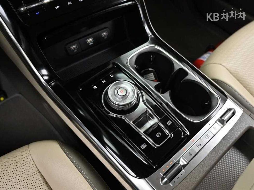 2023 - kia carnival