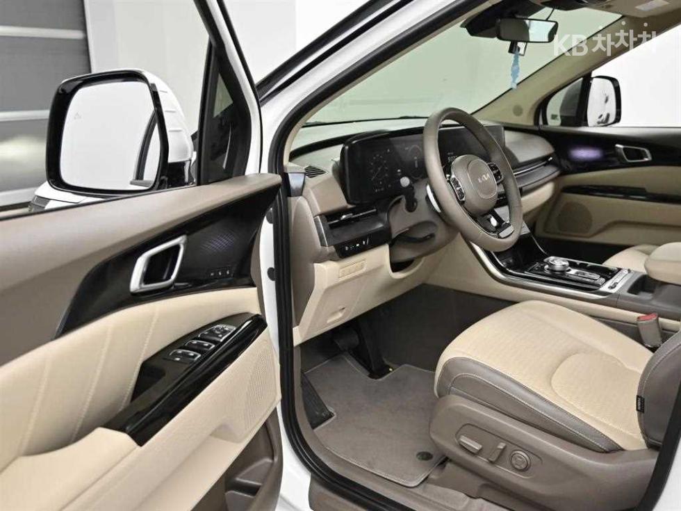 2023 - kia carnival