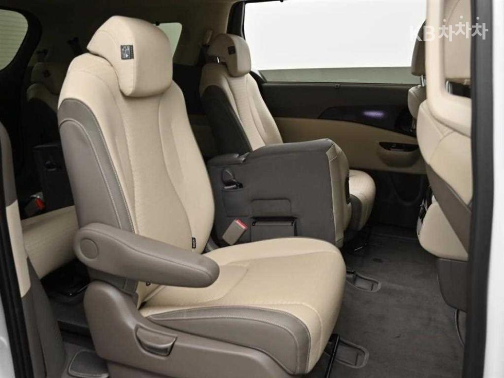 2023 - kia carnival