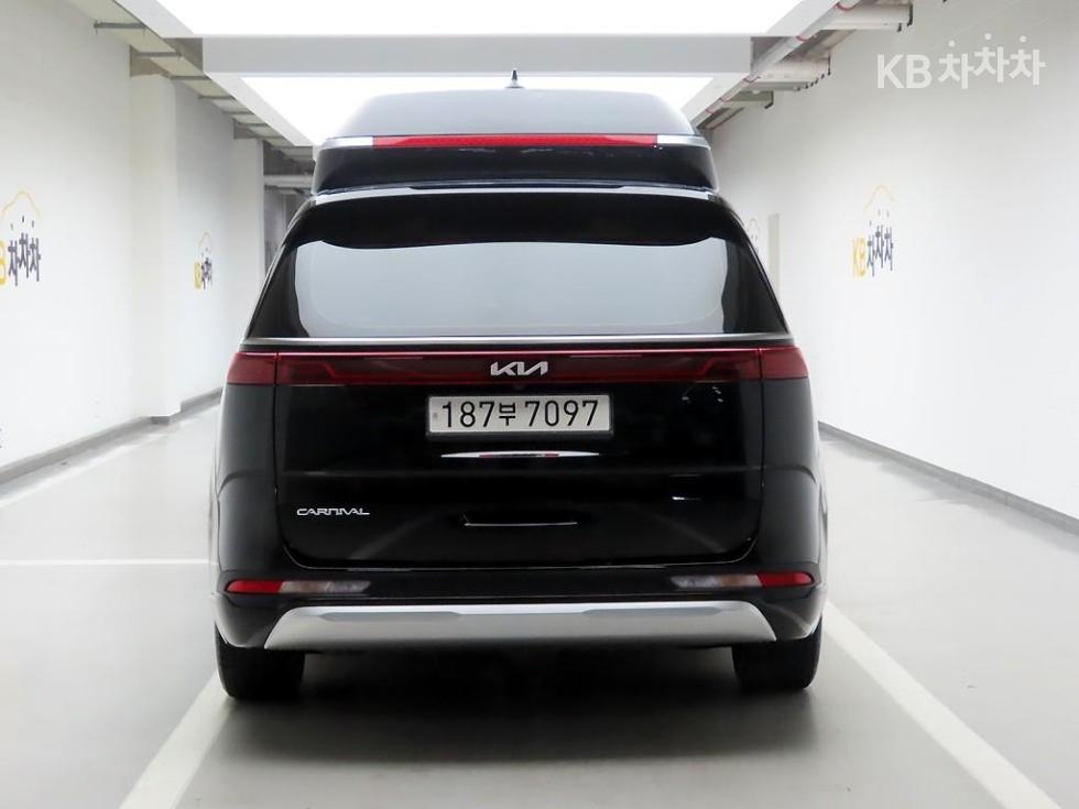 2023 Kia 4 photo