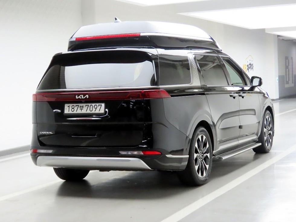 2023 Kia 4 photo