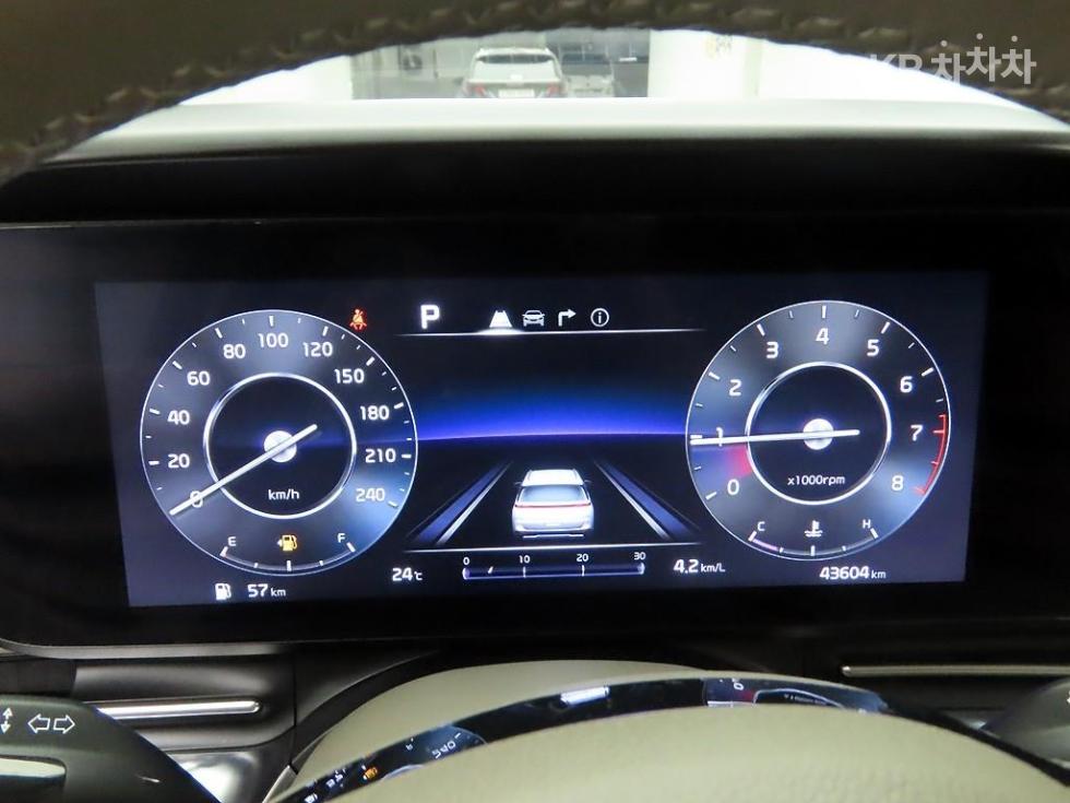 2023 Kia 4 photo
