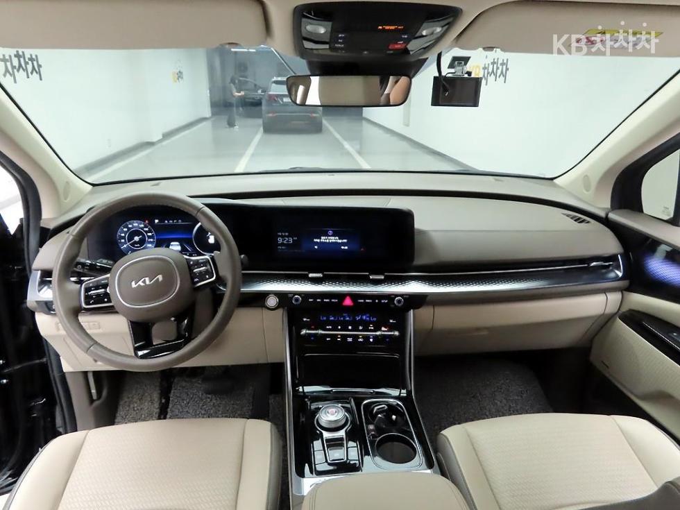 2023 Kia 4 photo