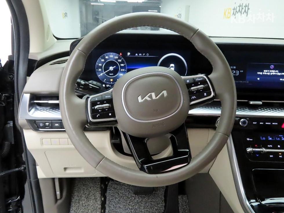 2023 Kia 4 photo