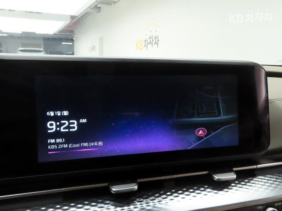 2023 Kia 4 photo